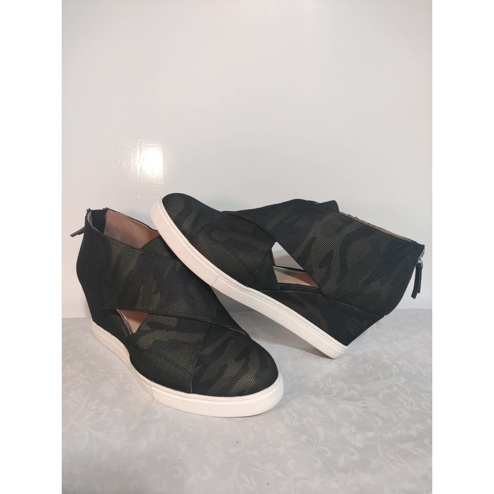 L. Paolo camouflage wedge ankle booties women 10M Green and Black